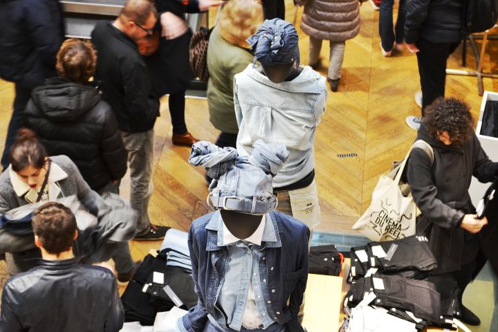 Uniqlo Paris Frankreich Shopping